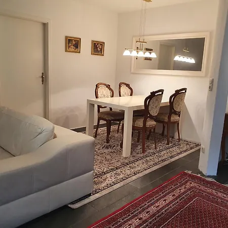 Sleep & Go - Zweibettzimmer Mit Gemeinschaftsbad 招待所 3*